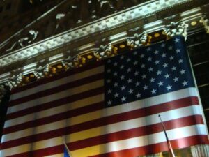 Acciones de Tesla y Bitcoin por $1 billón