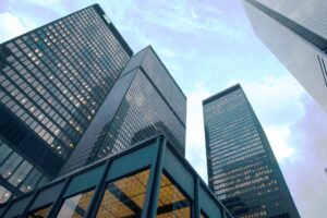 Just2trade y Deltatheta anuncian una asociación estratégica